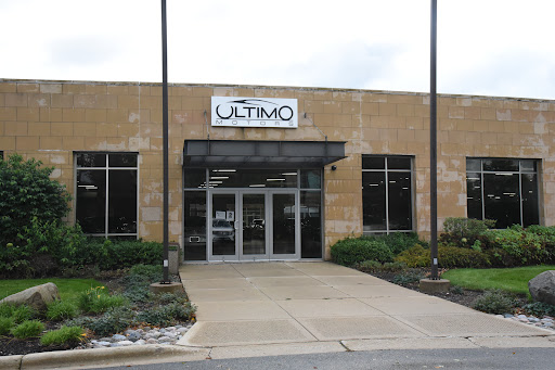 Car Dealer «Ultimo Motors», reviews and photos, 4575 Weaver Pkwy, Warrenville, IL 60555, USA