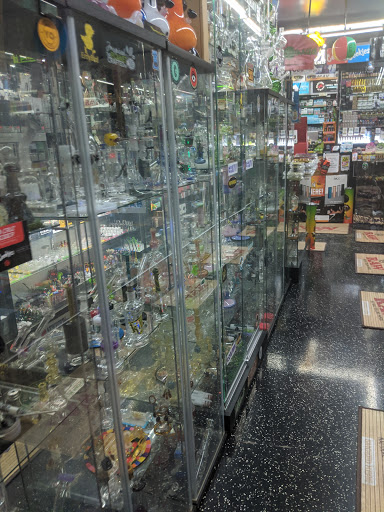 Tobacco Shop «The Hub Smoke Shop & Gifts», reviews and photos, 6410 N Oak Trafficway, Kansas City, MO 64118, USA