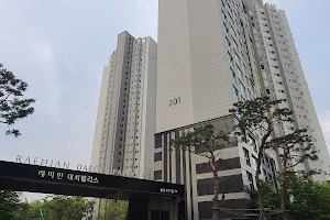 Raemian Daechi Palace Apartment Complex 1 image