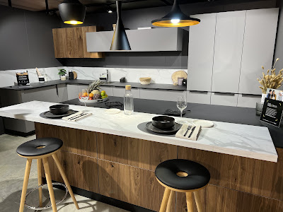 STREDECO ~ cuisine : salle de bains : carrelage : Distributeur cuisines KOCHER~ à Ohain