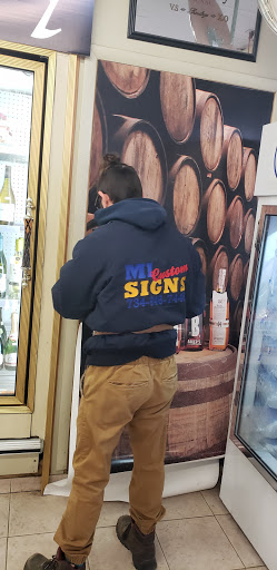 Liquor Store «Merchants Gourmet Wine Shop», reviews and photos, 3909 Owen Rd, Fenton, MI 48430, USA