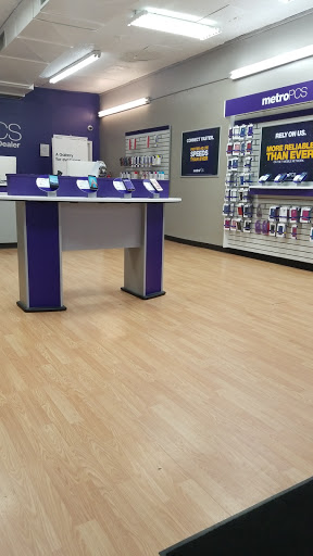 Cell Phone Store «MetroPCS Authorized Dealer», reviews and photos, 1812 Pike Ave, North Little Rock, AR 72116, USA