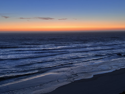 Bar & Grill «Snug Harbor Bar and Grill», reviews and photos, 5001 SW Hwy 101, Lincoln City, OR 97367, USA