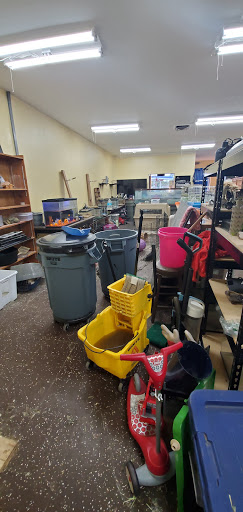 Pet Supply Store «LCB Used Pet Supply & Trading Co.», reviews and photos, 1842 Main St, Dunedin, FL 34698, USA