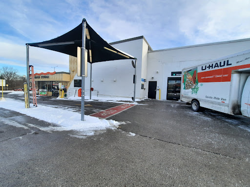 Truck Rental Agency «U-Haul Moving & Storage of Aurora», reviews and photos, 1282 N Lake St, Aurora, IL 60506, USA