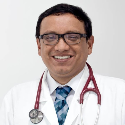 Dr. Christian Valdivia Rimachi, Neumólogo Pediatra