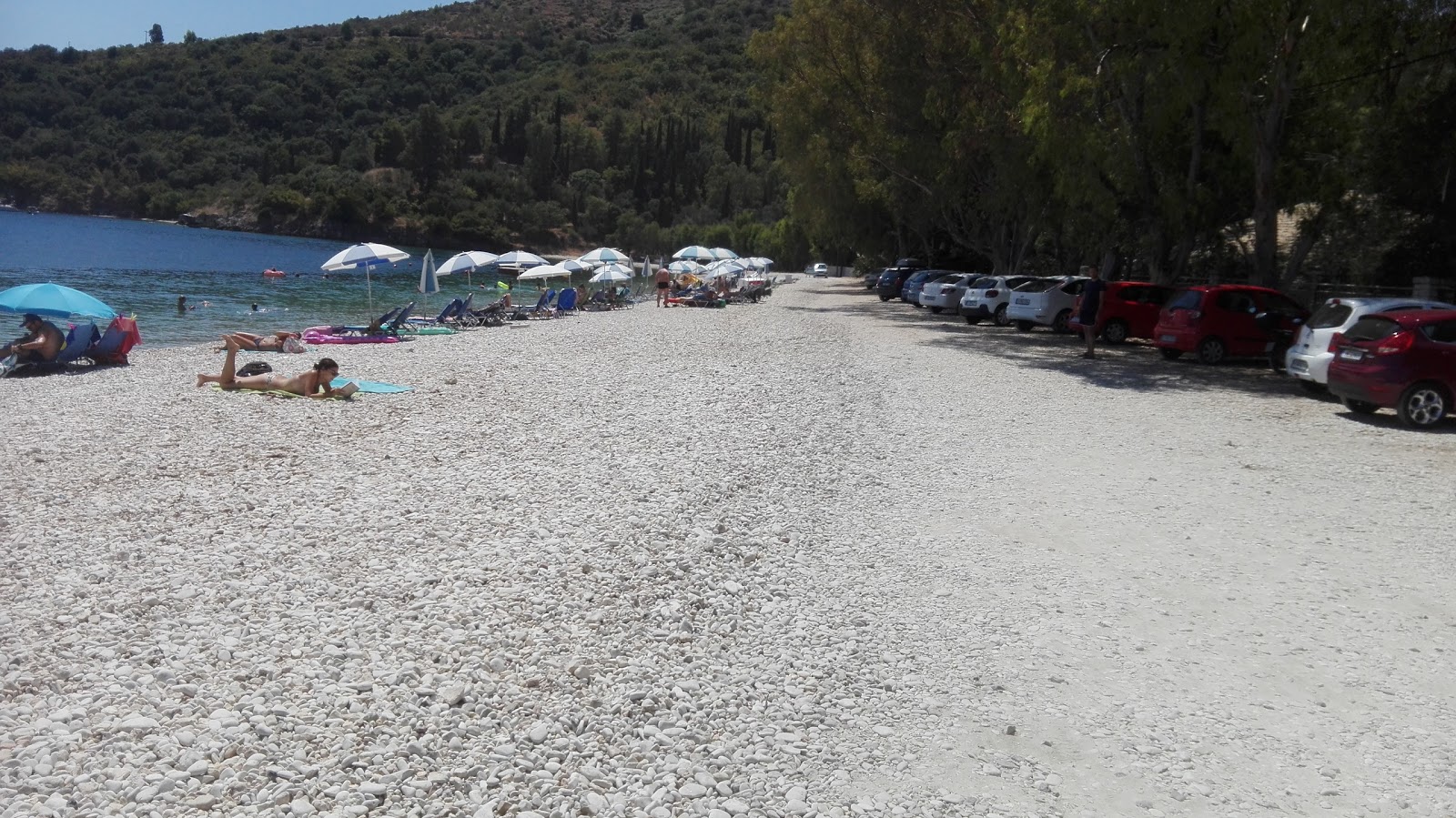 Foto van Kerasia Strand gelegen in een natuurlijk gebied