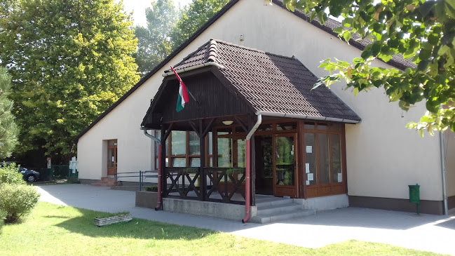 Értékelések erről a helyről: József Attila Közösségi Ház és Könyvtár, Zsombó - Könyvtár