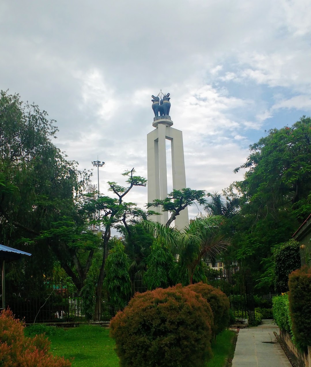 Shaheed Minar ꯁꯥꯍꯤꯗ ꯃꯤꯅꯔ
