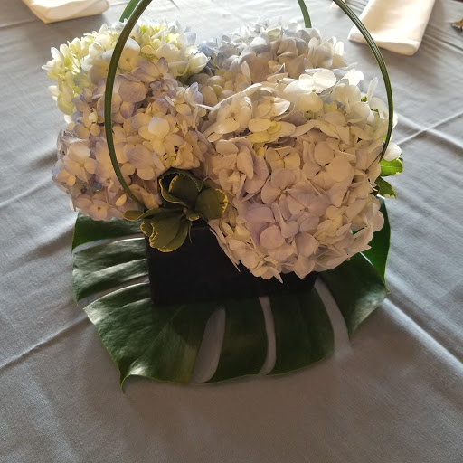 Florist «Myers Florist/Emerald Gardens Flowers», reviews and photos, 2906 Hillsborough Rd, Durham, NC 27705, USA