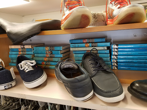 Boutique «Bearly Used Boutique», reviews and photos, 350 W Main St, Mount Joy, PA 17552, USA