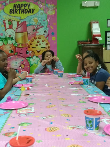 Restaurant «Lanes Trains And Automobiles», reviews and photos, 450 Butler Dr, Murfreesboro, TN 37127, USA