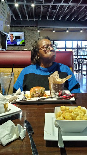 Restaurant «Griffs», reviews and photos, 323 W Cardinal Blvd, Louisville, KY 40208, USA