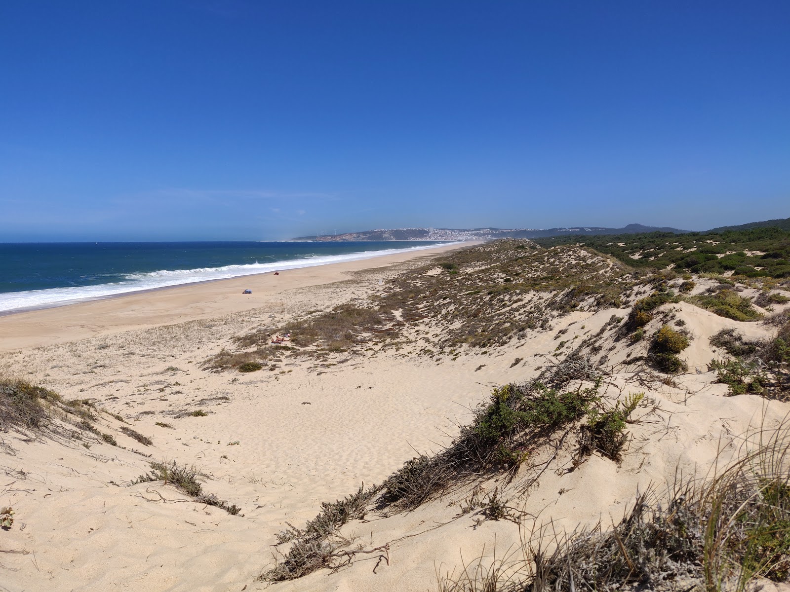 Foto van Praia do Salgado met turquoise water oppervlakte