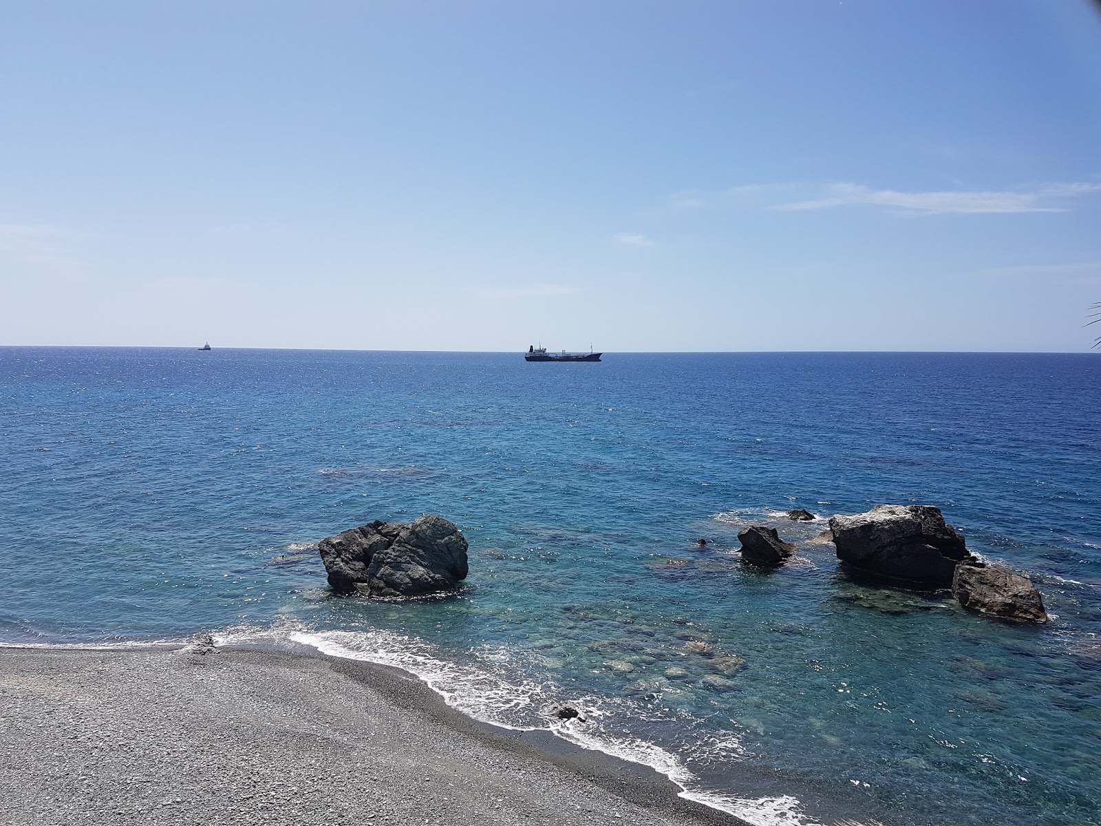 Fotografija Kokkines Plakes z turkizna čista voda površino