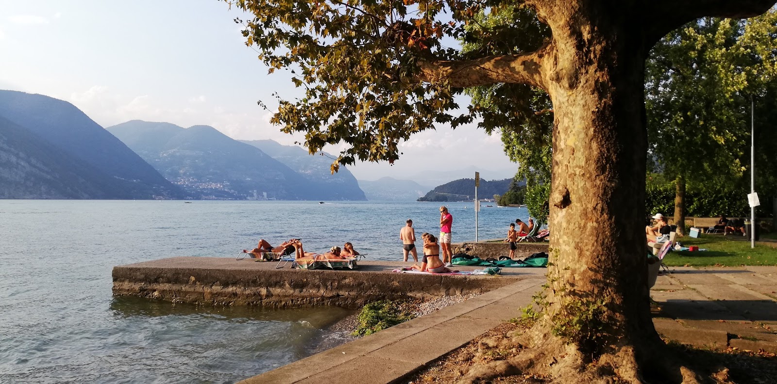 Foto av Spiaggia libera Pilzone med turkos rent vatten yta