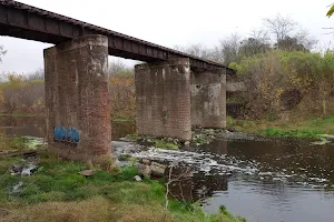 Puente De Hierro image