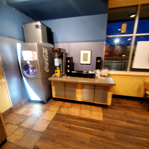 Mexican Restaurant «QDOBA Mexican Eats», reviews and photos, 16971 Newburgh Rd, Livonia, MI 48154, USA