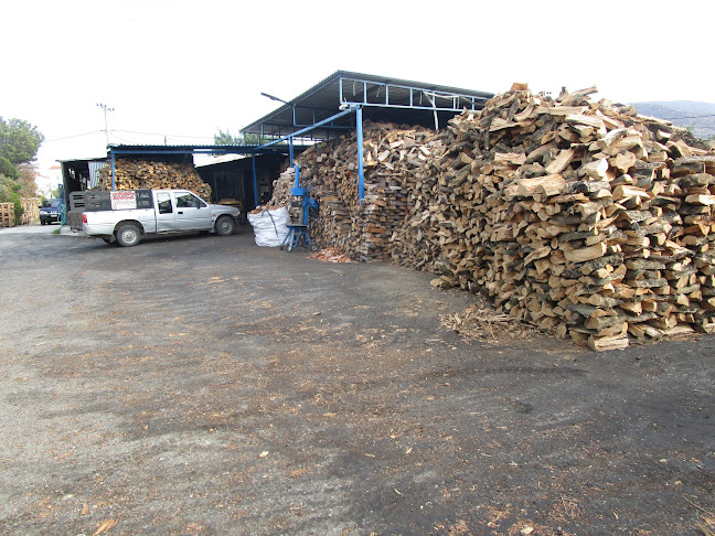 Σπύρος Αποστόλου - Καλύβια - Καυσόξυλα Καλύβια, Κάρβουνα Καλύβια, Πέλλετ, Καλύβια ξύλα, Υγραέριο - Ξυλουργός