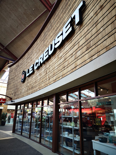 Shopping Mall «Woodburn Premium Outlets», reviews and photos, 1001 N Arney Rd, Woodburn, OR 97071, USA