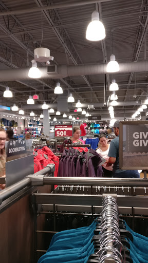Sportswear Store «Columbia Sportswear Outlet Store at Premium Outlets in Orlando», reviews and photos, 4971 International Dr, Orlando, FL 32819, USA