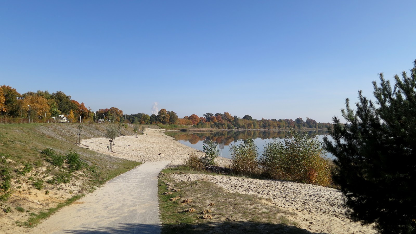 Foto von Lohsa Beach mit geräumiger strand