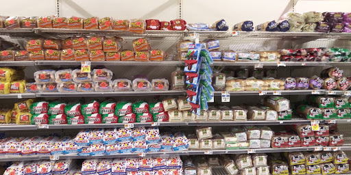 Shopping Mall «New Horizons Shopping Mall», reviews and photos, 961 E 174th St, Bronx, NY 10460, USA