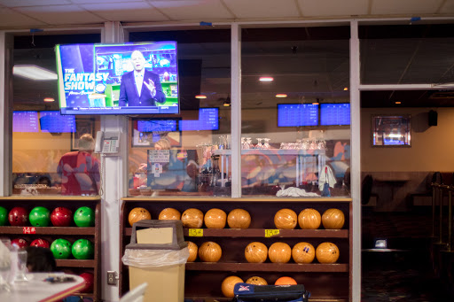 Bowling Alley «Country Lanes», reviews and photos, 30250 W Nine Mile Rd, Farmington Hills, MI 48336, USA