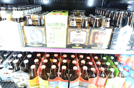 Liquor Store «Esplanade Wine & Spirits», reviews and photos, 2948 W Euclid Ave, Arlington Heights, IL 60005, USA