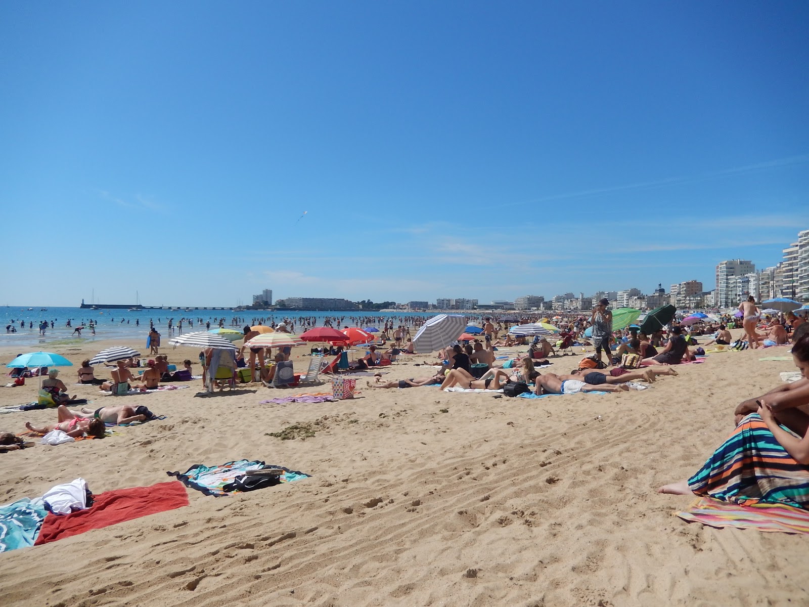 Foto av Les Sables d'Olonne med rymlig strand