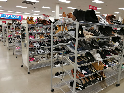 Clothing Store «Burlington Coat Factory», reviews and photos, 3350 Steelyard Dr, Cleveland, OH 44109, USA