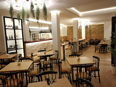 Restaurante La Casapuerta - C. San Roque, 13, 41001 Sevilla, Spain