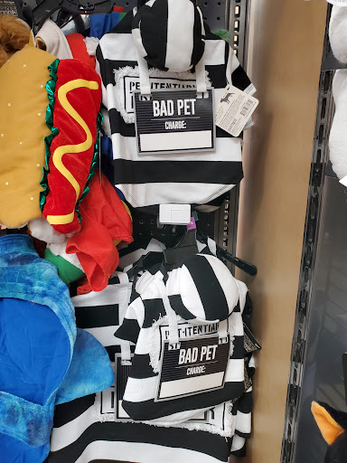 Pet Supply Store «Unleashed by Petco», reviews and photos, 7288 Sunset Blvd #1d, Los Angeles, CA 90046, USA