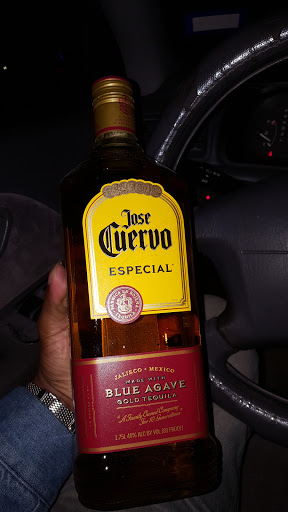 Liquor Store «Liquor Warehouse», reviews and photos, 2125 E Division St, Arlington, TX 76011, USA