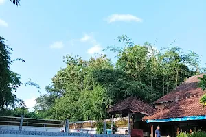 Kolam Renang Shinta Pool 2 & Resto Joglo image