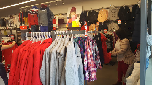 Clothing Store «Old Navy», reviews and photos, 6607 N Riverside Dr, Fresno, CA 93722, USA