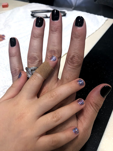 Shopping Mall «Seacliff Village Shopping Center», reviews and photos, Yorktown St & Main St, Huntington Beach, CA 92648, USA