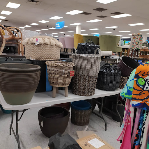 Clothing Store «Ross Dress for Less», reviews and photos, 628 Palomar St, Chula Vista, CA 91911, USA