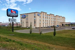 Pomeroy Inn & Suites Dawson Creek image
