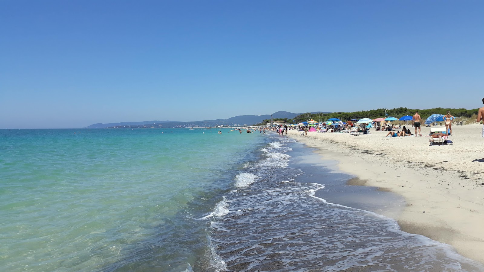 Spiaggia Pietrabianca'in fotoğrafı turkuaz su yüzey ile