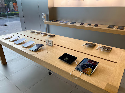 Computer Store «Apple Easton Town Center», reviews and photos, 4210 The Strand, Columbus, OH 43219, USA