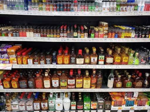 Liquor Store «Giggle Juice Liquor Station», reviews and photos, 600 W Main St, Anamosa, IA 52205, USA