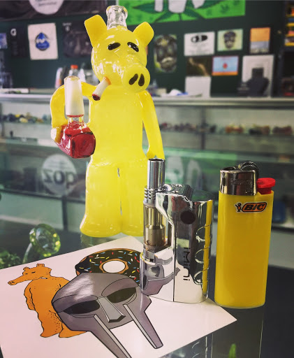 Glass Blower «ZZYZX Smoke Shop», reviews and photos, 2127 Pickwick Dr, Camarillo, CA 93010, USA