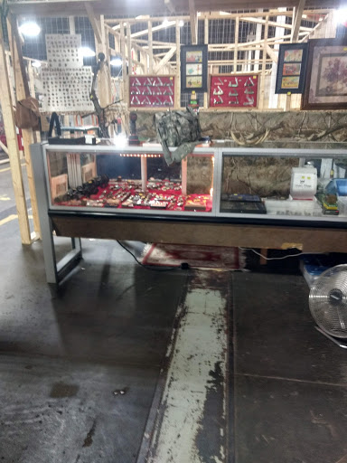 Shopping Mall «Flea Town USA», reviews and photos