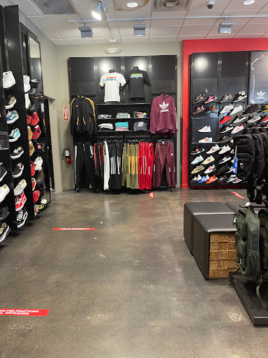 Shoe Store «Foot Locker», reviews and photos, 990 Gulfgate Center Mall, Houston, TX 77087, USA