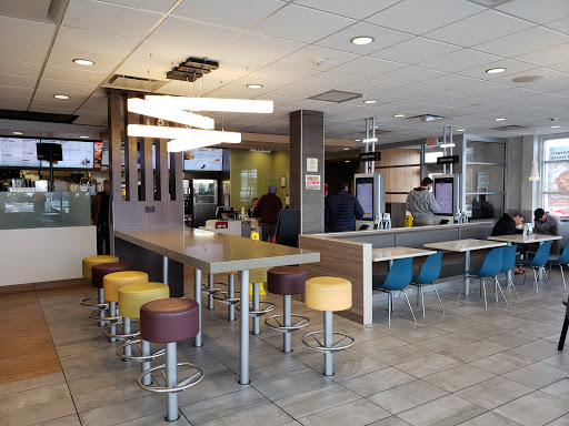 Shopping Mall «Berkshire Shopping Center», reviews and photos, 67 Newtown Rd, Danbury, CT 06810, USA