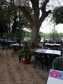 Atmosphère du Restaurant Les Pieds dans l'Eau à Châtenoy-en-Bresse - n°18
