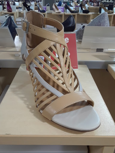 Shoe Store «DSW Designer Shoe Warehouse», reviews and photos, 2500 Central Park Ave, Yonkers, NY 10710, USA