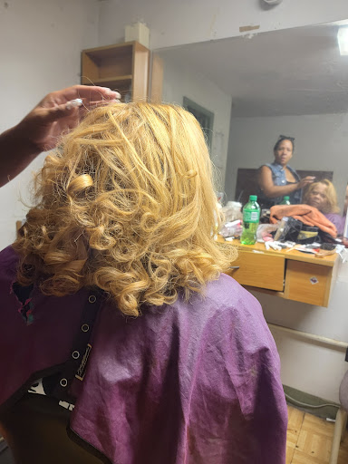 Beauty Salon «Artistic Hair Salon», reviews and photos, 114 S 7th St, Philadelphia, PA 19106, USA