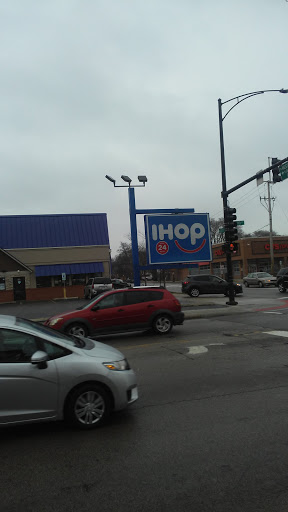 Shopping Mall «Howard and Western Shopping Center», reviews and photos, 7510 N Western Ave, Chicago, IL 60645, USA